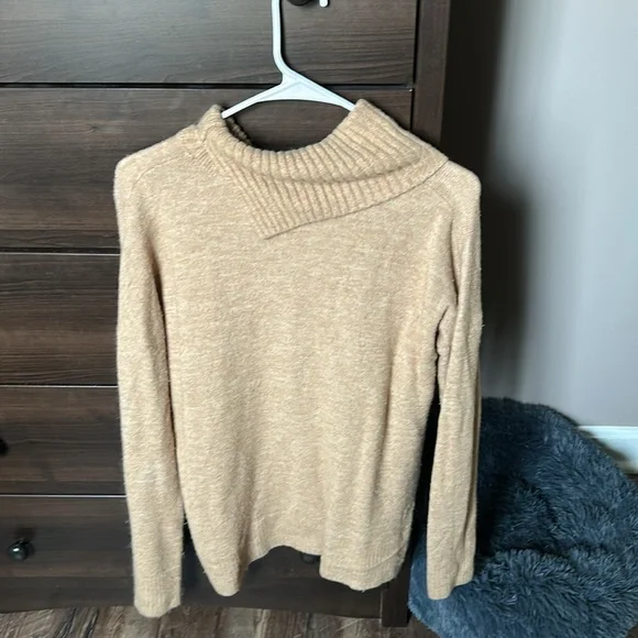 Banana Republic Cozy Tan Sweater - Picture 2 of 3